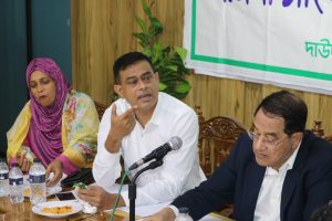 মাসিক সভায় বক্তব্য রাখছেন মেজর মোহাম্মদ আলী (অব.)